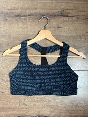 Lululemon Size 6 Sports Bra